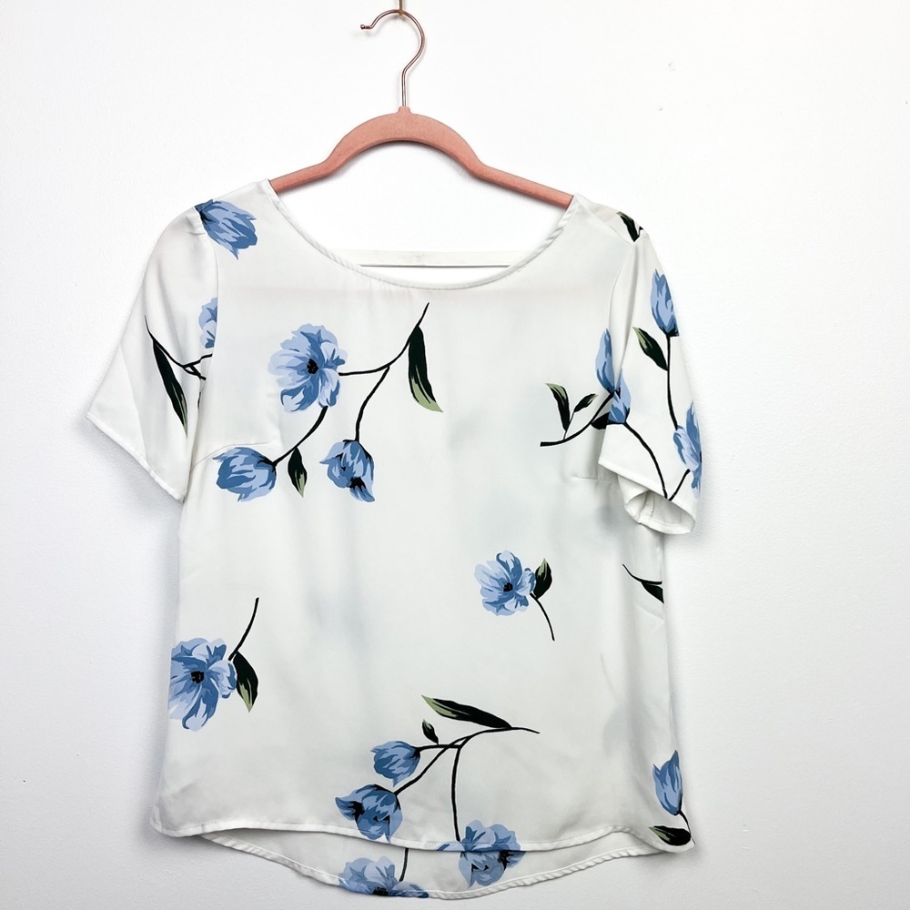 Dynamite Short Sleeve White & Blue Floral Top
